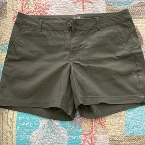 Ana Womens twill shorts with side pockets. Khaki green color size 8